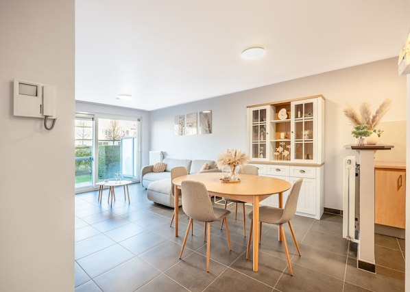 Apartment | Dining