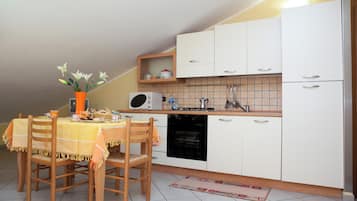 Apartment | 3 bedrooms, free WiFi
