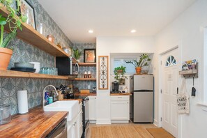 Private kitchen - Beautiful Basement Home Downtown Nashville area (Nashville)