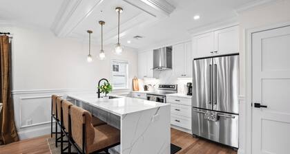 Modern Condo | Walk-Out Basement | Near Train