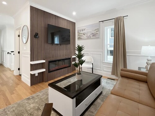 Modern Condo Walk-Out Basement Near Train