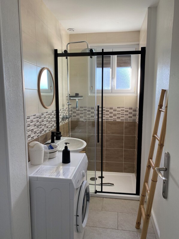 Shower, hair dryer, towels, toilet paper