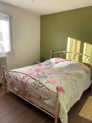 3 bedrooms, WiFi, bed sheets