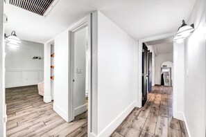 Interior - Charming Mesa Retreat on quiet Cul-De-Sac with Pool & Pet Friendly (Mesa)