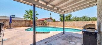 Charming Mesa Retreat on quiet Cul-De-Sac with Pool & Pet Friendly