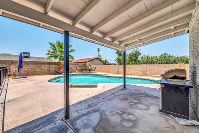 Charming Mesa Retreat on quiet Cul-De-Sac with Pool & Pet Friendly