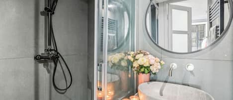 Hair dryer, towels