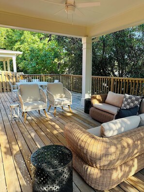 Terrace/patio - CFP with dinner resy; 1 mi to UM, 5 min to sq; back porch w/ tv; master down; (Oxford)