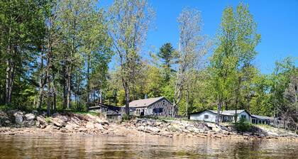 Foghorn Bay Getaway
Relax and play at this private 4 BR/2BA, 1.5-acre property!