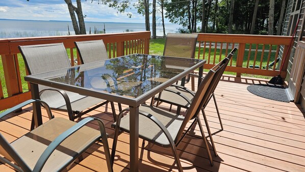 Outdoor dining - Foghorn Bay Getaway
Relax and play at this private 4 BR/2BA, 1.5-acre property! (Marinette)