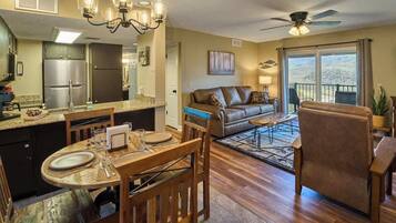 Televisión y chimenea