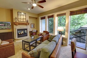 Living area - Aspen Mountain Residences [Formerly Hyatt Grand Aspen] at Owner Direct Rates (Beaver Creek)