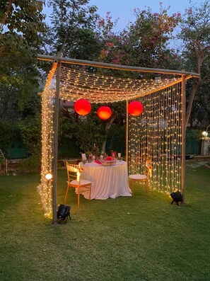 Outdoor dining