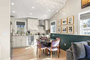 Fridge, microwave, oven, stovetop - Modern Design - Walk to Galleries, Dining, Beach (Provincetown)