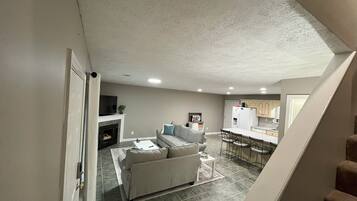 Smart TV, fireplace