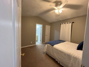 2 chambres, bureau, fer et planche à repasser, Wi-Fi gratuit