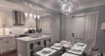 Leaside Rental w/ Backyard& Pool, 3-bedroom house in fantastic Toronto