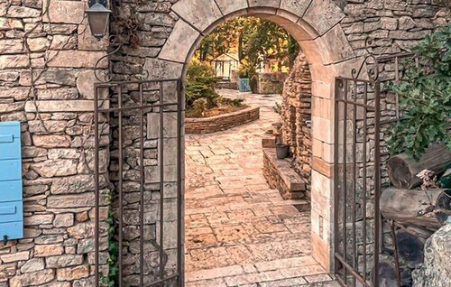 Luxurious home in Goult