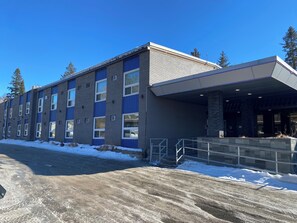 Front of property - Sunset Inn Kenora (Kenora)