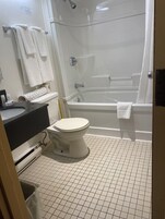Comfort Double Room | Bathroom | Combined shower/tub