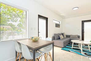 Interior - Tranquil 2-bedroom apartment in Miami with AC, WiFi (Miami)