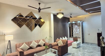 Charming 3-bedroom villa with AC and WiFi in prime location in Varanasi
