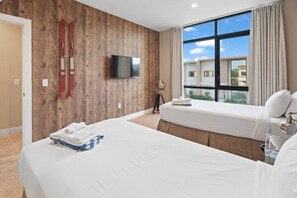4 bedrooms, iron/ironing board, WiFi, bed sheets