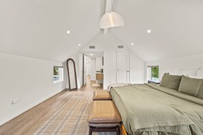 8 bedrooms, desk, iron/ironing board, free WiFi