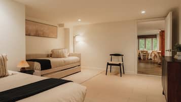 8 bedrooms, desk, iron/ironing board, WiFi (free)