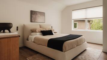 8 bedrooms, desk, iron/ironing board, free WiFi