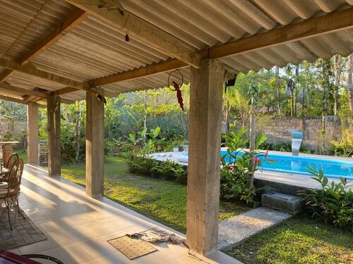 Farm with swimming pool. Waterfall 200 meters away, in the Caiubura Condominium Bertioga, SP