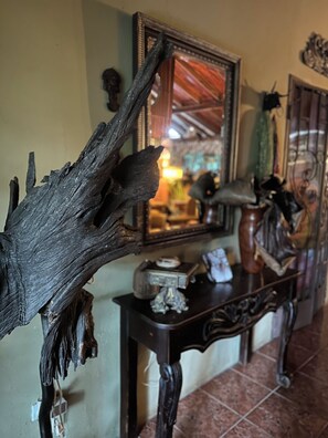 المنشأة من الداخل