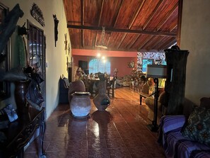 المنشأة من الداخل