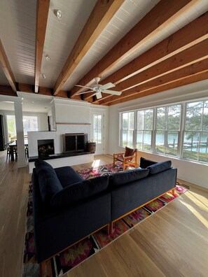 Smart TV, fireplace - Stunning Chesapeake Waterfront Home (Oxford)