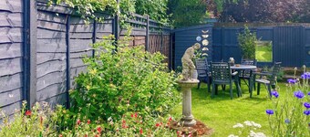 Sunny Meadow Cottage