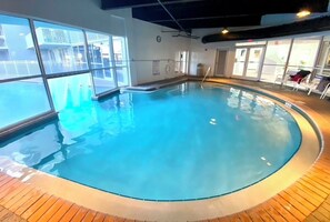 Indoor pool, outdoor pool - Beachfront condo in heart of Destin with spectacular beach and shoreline views (Destin)