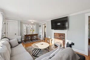 Smart TV - Coastal Retreat - Sauna, Hot Tub & Swim Spa - Near Beaches and Downtown Portland (Scarborough)