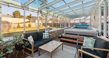 Coastal Retreat - Sauna, Hot Tub & Swim Spa - Near Beaches and Downtown Portland