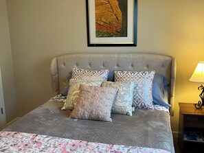 2 quartos, ferros/tábuas de passar roupa, Wi-Fi, roupa de cama