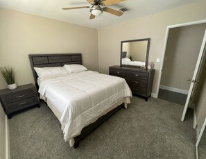 3 soverom, strykejern/-brett, wi-fi (inkludert) og sengetøy