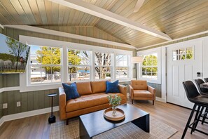 Smart TV - Harbor Cottage | Downtown Fish Creek-Dog Friendly (Fish Creek)