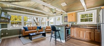 Harbor Cottage | Downtown Fish Creek-Dog Friendly