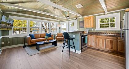 Harbor Cottage | Downtown Fish Creek-Dog Friendly