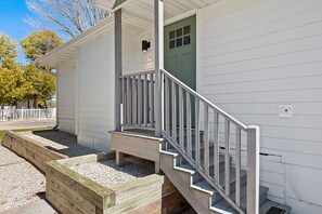 Exterior detail - Harbor Cottage | Downtown Fish Creek-Dog Friendly (Fish Creek)