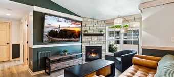 Shore Suite | Downtown Fish Creek ~ Dog-friendly