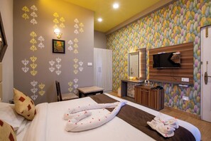 Deluxe Room, Balcony, Mountain View | Desk, blackout drapes, iron/ironing board, free WiFi - Paradise Point Ooty (Coonoor)