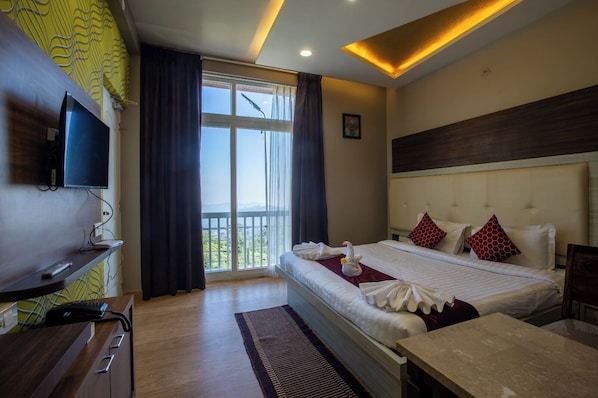 Standard Room, Garden View | Desk, blackout drapes, iron/ironing board, free WiFi