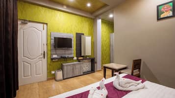 Standard Room, Garden View | Desk, blackout drapes, iron/ironing board, free WiFi