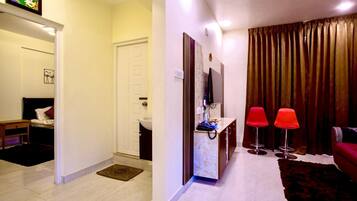 Family Single Room | Living area