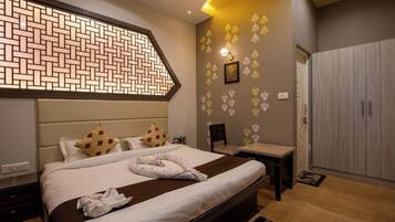 Deluxe Room, Balcony, Mountain View | Desk, blackout curtains, iron/ironing board, free WiFi